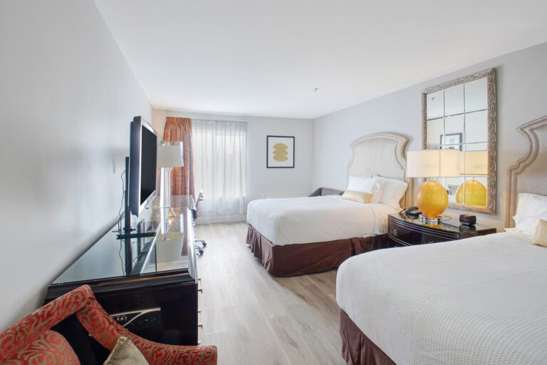 Two Double Beds - Elkotel