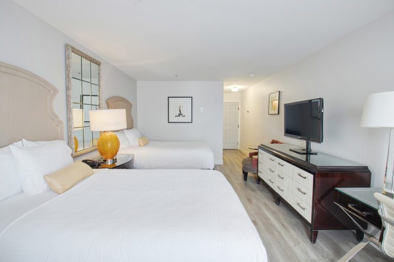 Two Double Beds - Elkotel