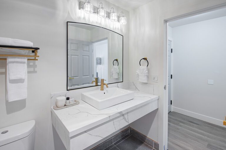 One Bedroom King Suite - Elkotel Nevada