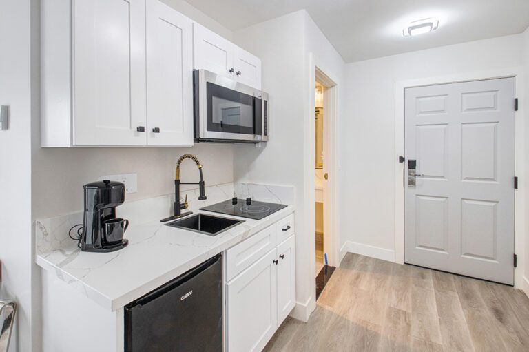 One Bedroom King Suite - Elkotel Nevada