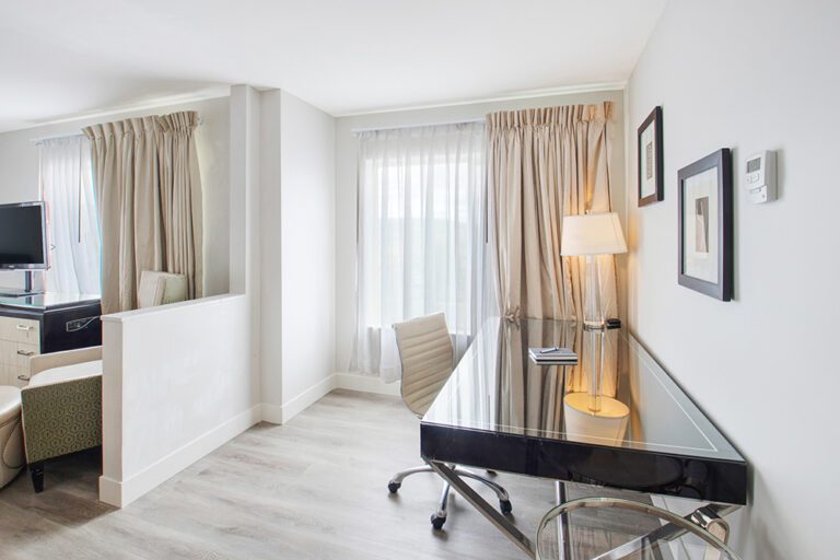 One Bedroom King Suite - Elkotel Nevada