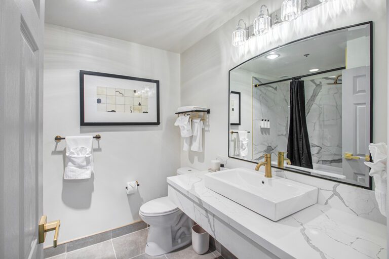 One Bedroom King Suite - Elkotel Nevada